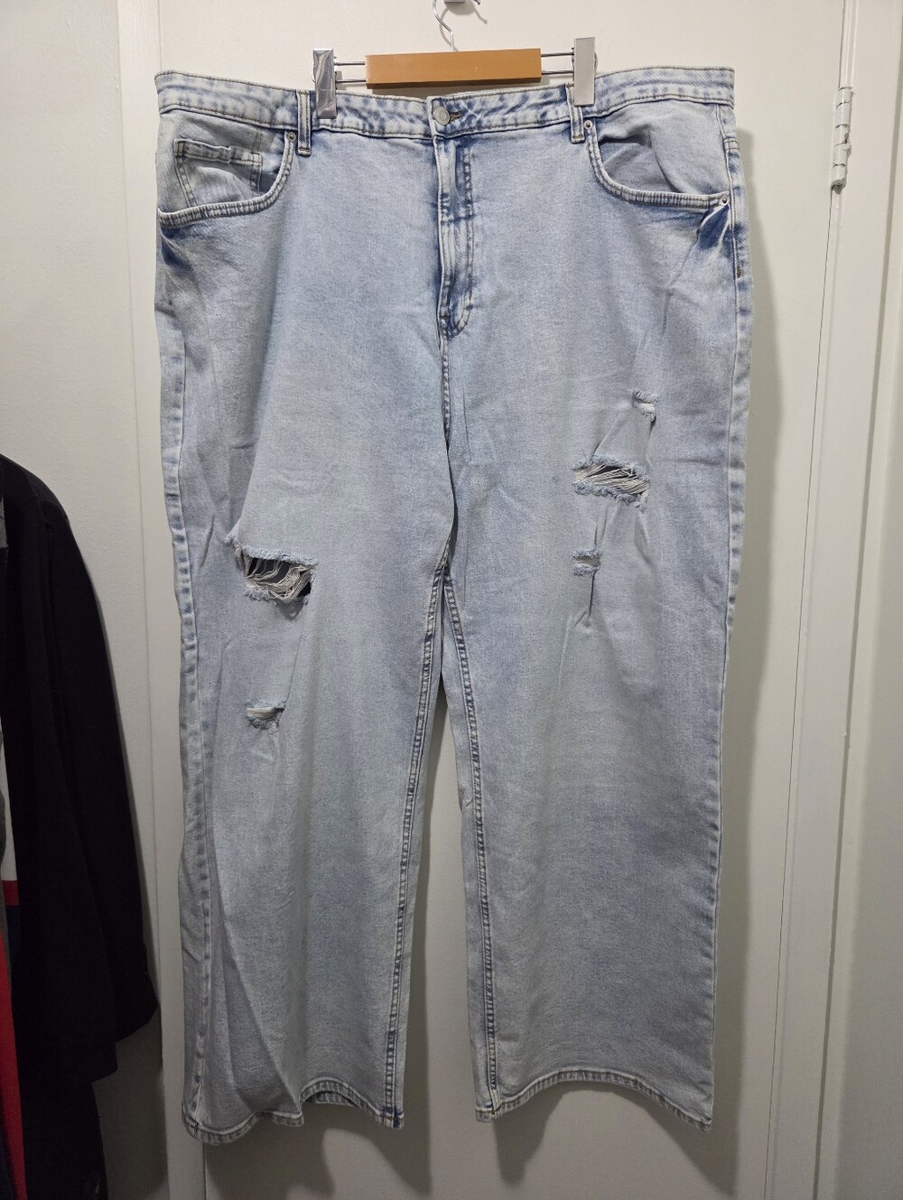 No Bo Light Wash Distressed Denim Jeans 24W